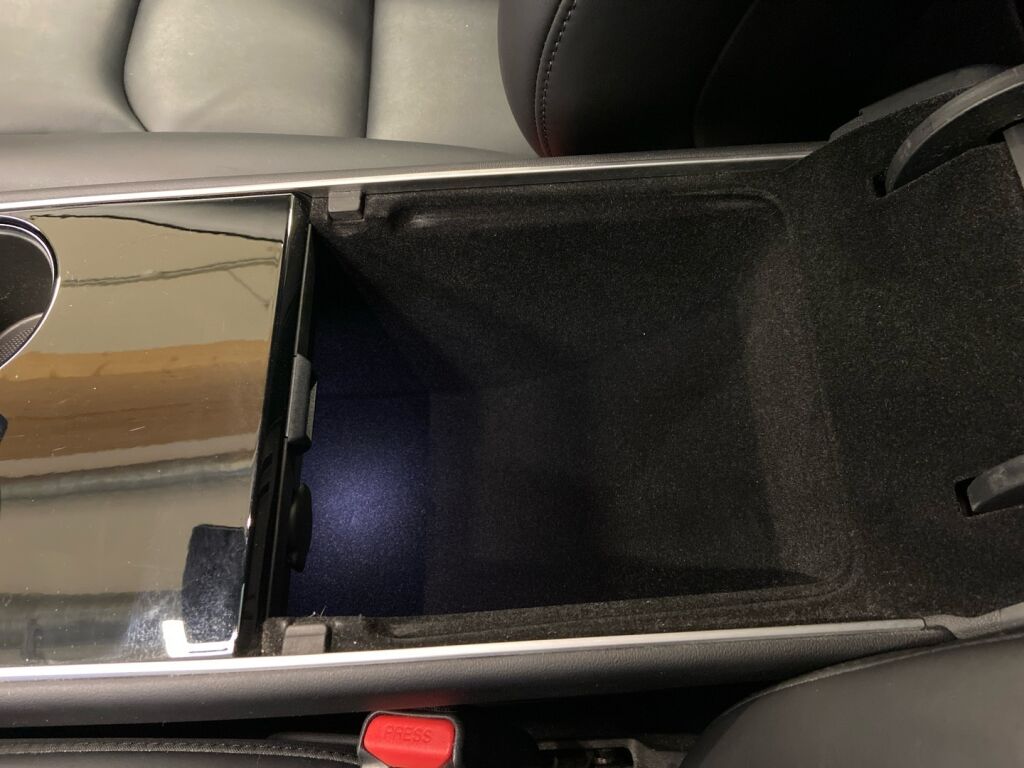 Tesla Model 3 2019 Valkoinen