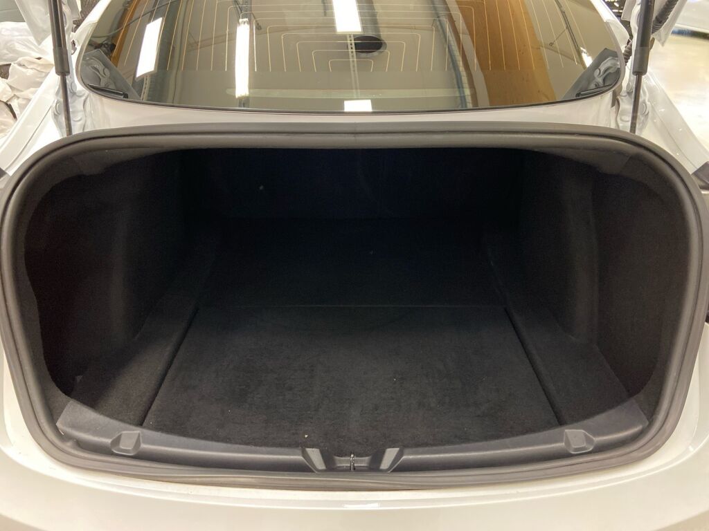 Tesla Model 3 2019 Valkoinen