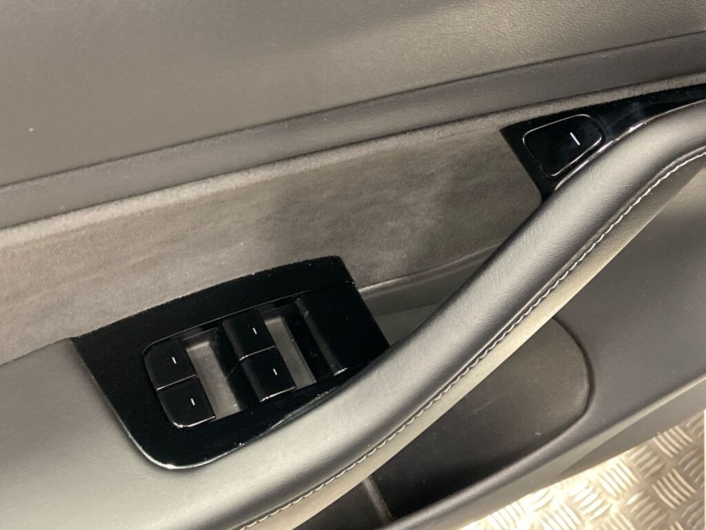 Tesla Model 3 2019 Valkoinen