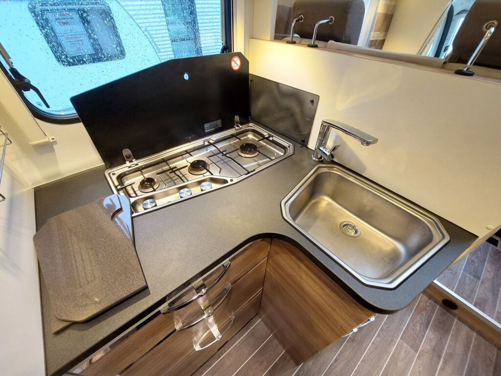 Adria Coral Axess 670 SLT 2017 Valkoinen