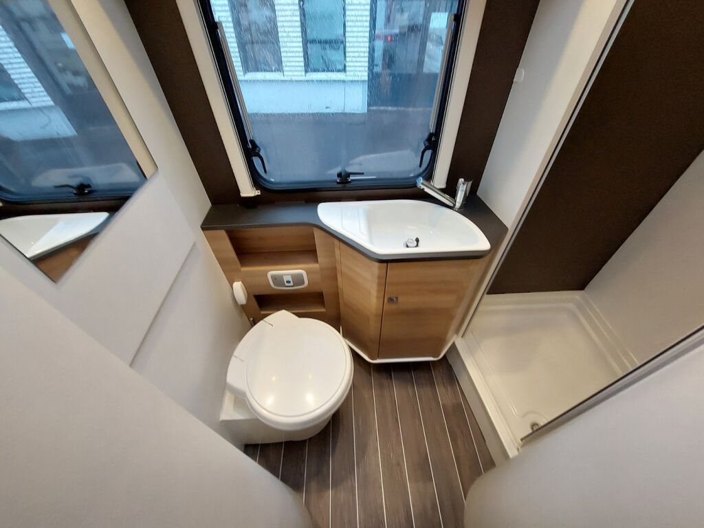 Adria Coral Axess 670 SLT 2017 Valkoinen