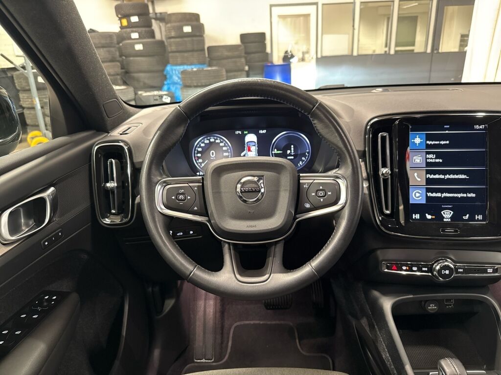 Volvo XC40 2021 Musta