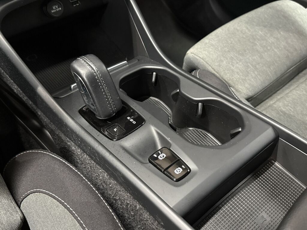 Volvo XC40 2021 Musta