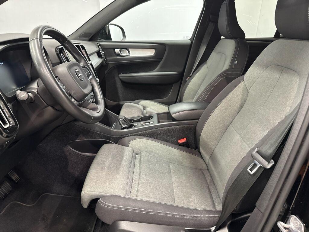 Volvo XC40 2021 Musta