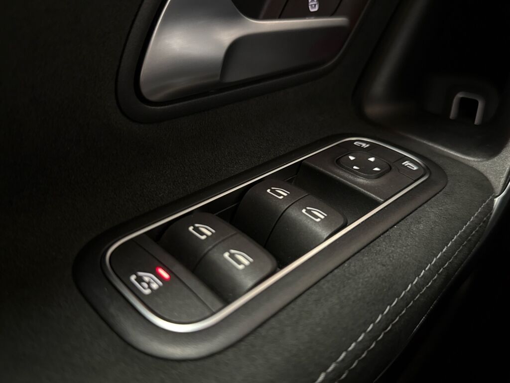 Mercedes-Benz A 2021 Musta