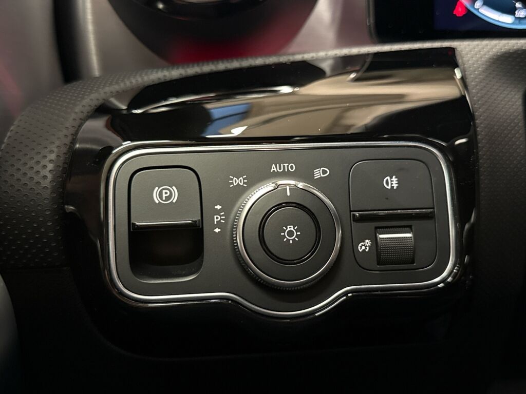 Mercedes-Benz A 2021 Musta