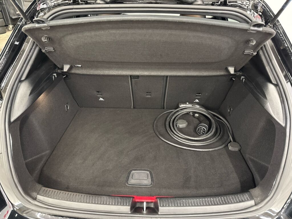 Mercedes-Benz A 2021 Musta