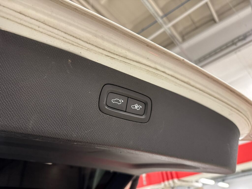 Volvo XC90 2016 Valkoinen