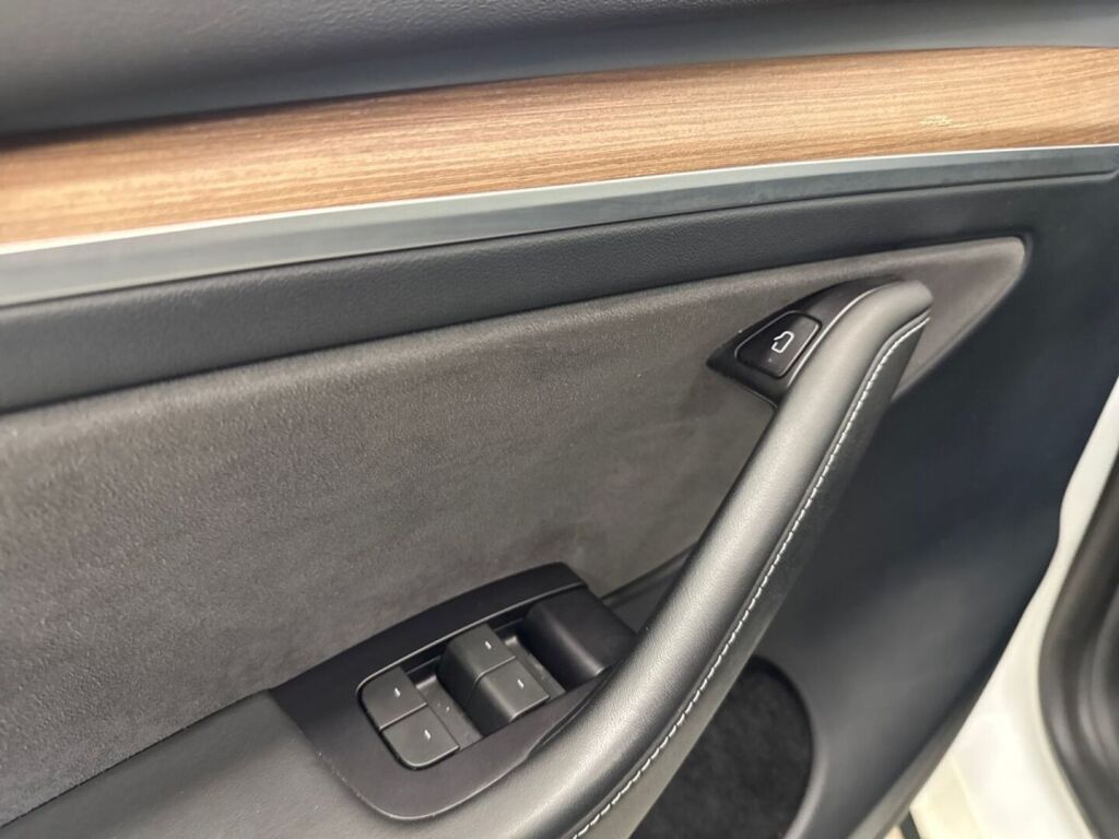Tesla MODEL Y 2022 Valkoinen