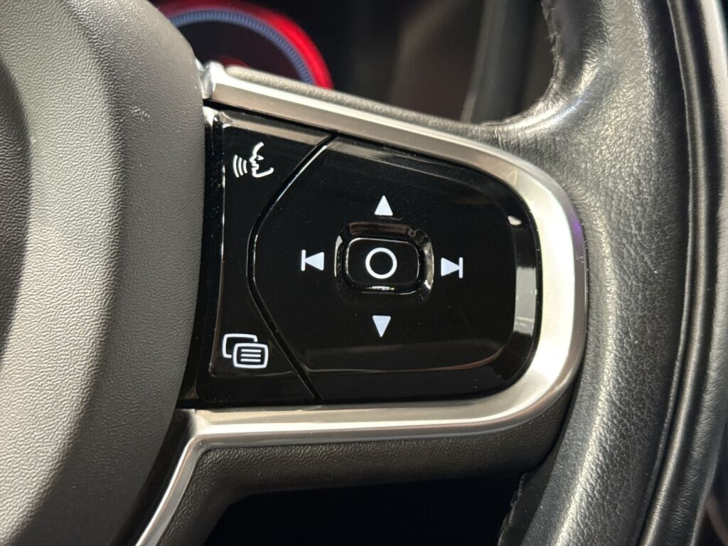 Volvo V60 2020 Musta