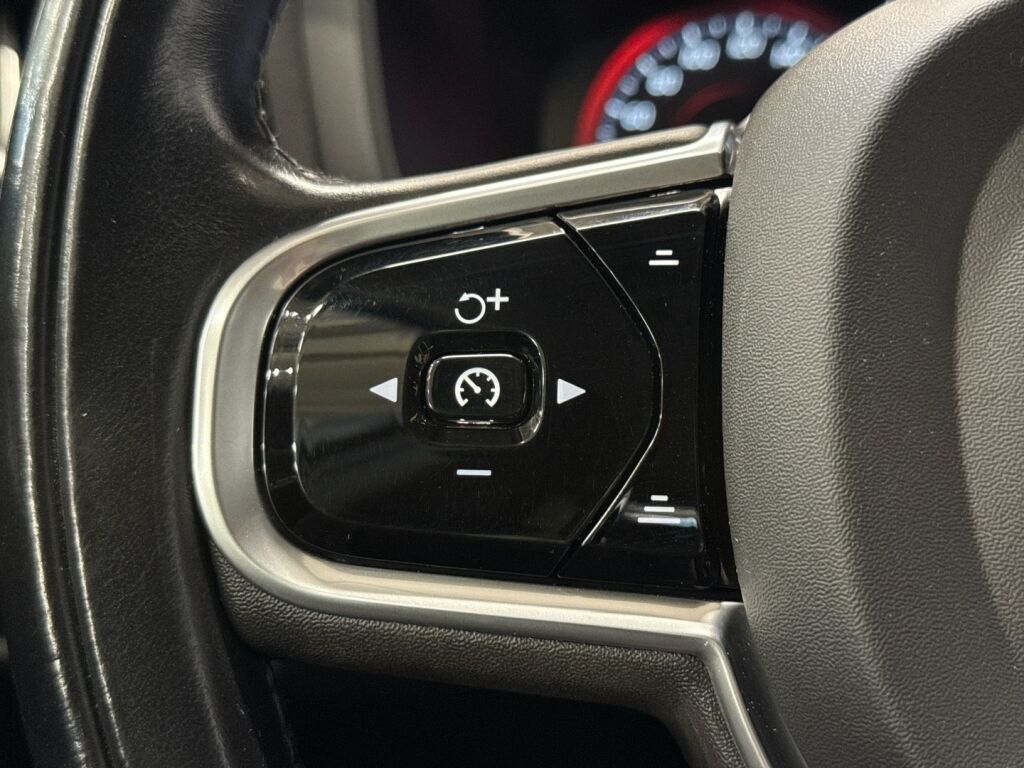 Volvo V60 2020 Musta