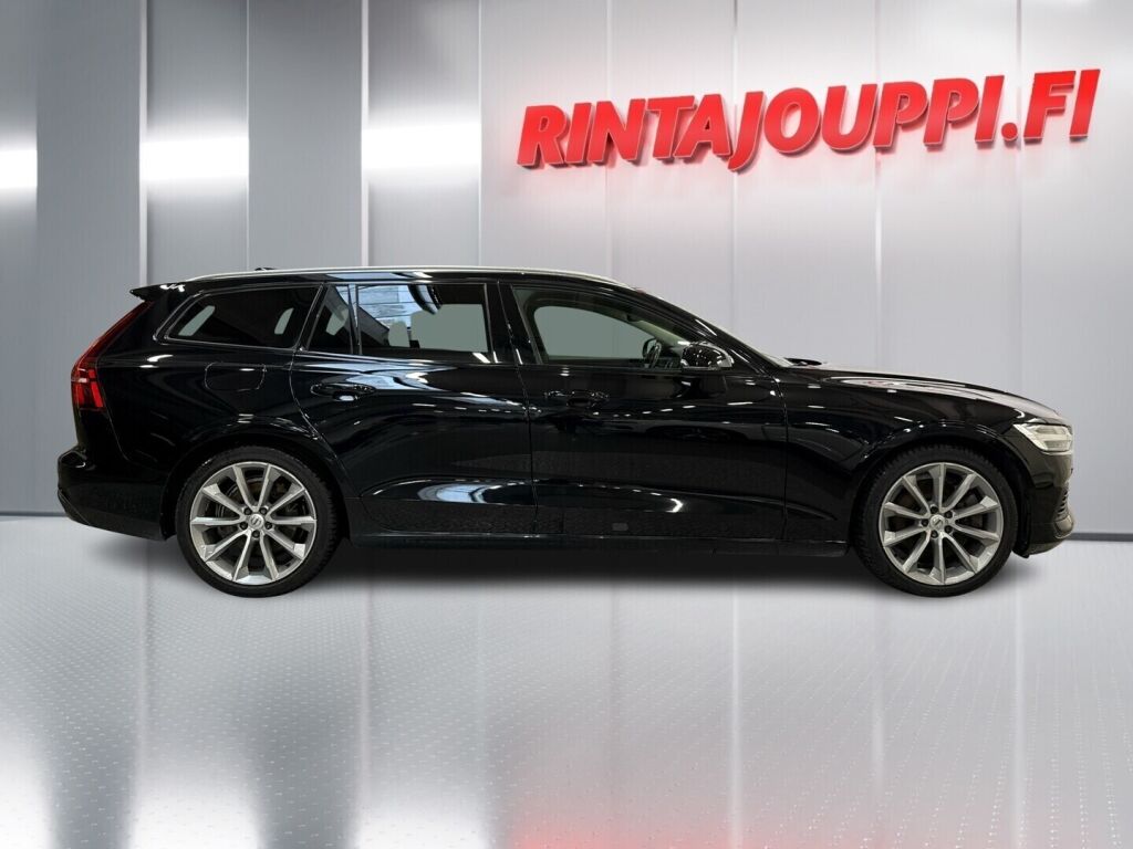 Volvo V60 2020 Musta