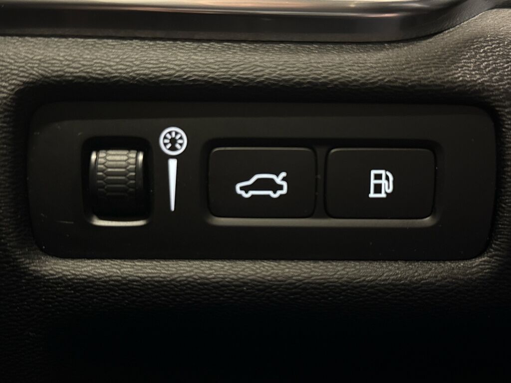 Volvo V60 2020 Musta