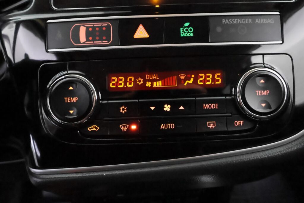 Mitsubishi Outlander PHEV 2019 Valkoinen