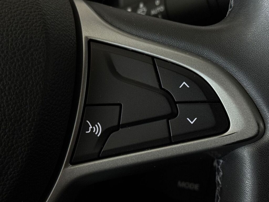 Dacia Duster 2024 Valkoinen