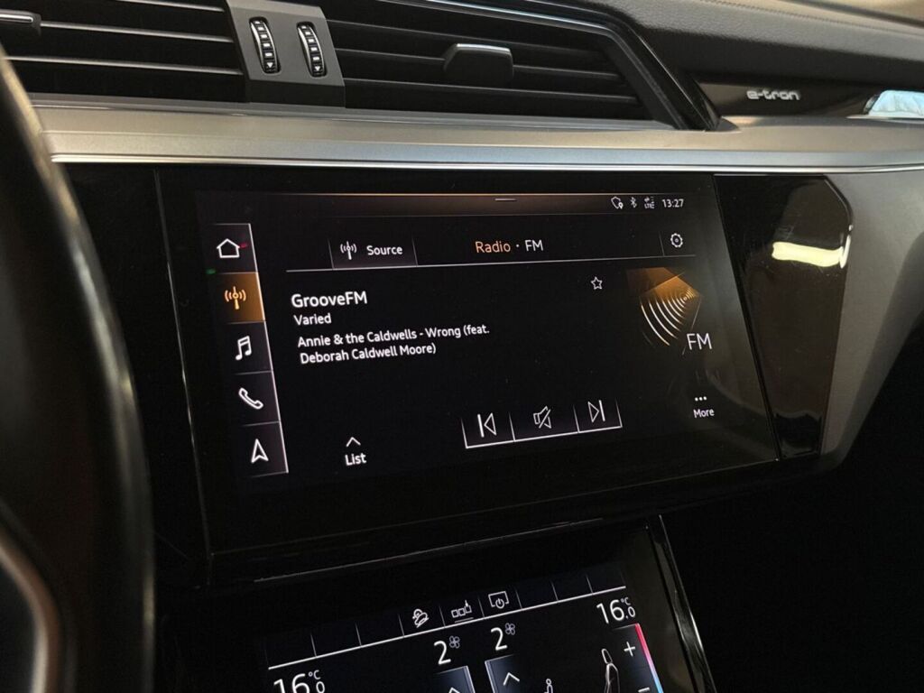 Audi e-tron 2020 Sininen