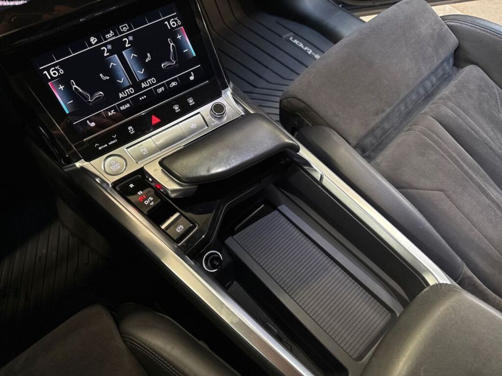 Audi e-tron 2020 Sininen