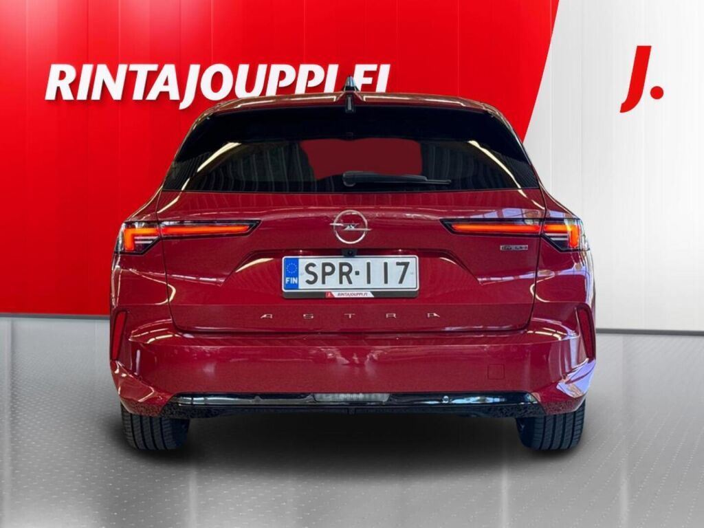 Opel Astra 2024 Punainen