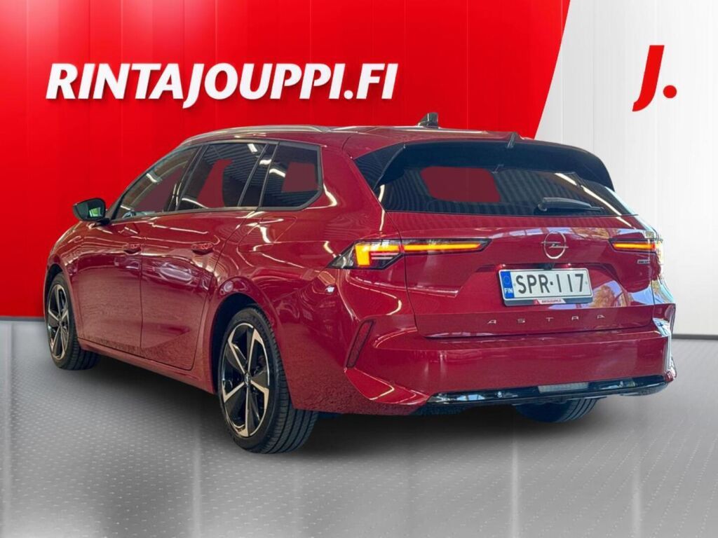 Opel Astra 2024 Punainen