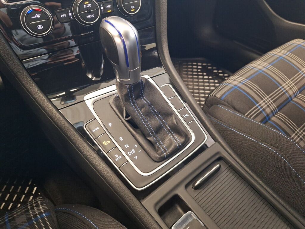 Volkswagen Golf 2020 Valkoinen