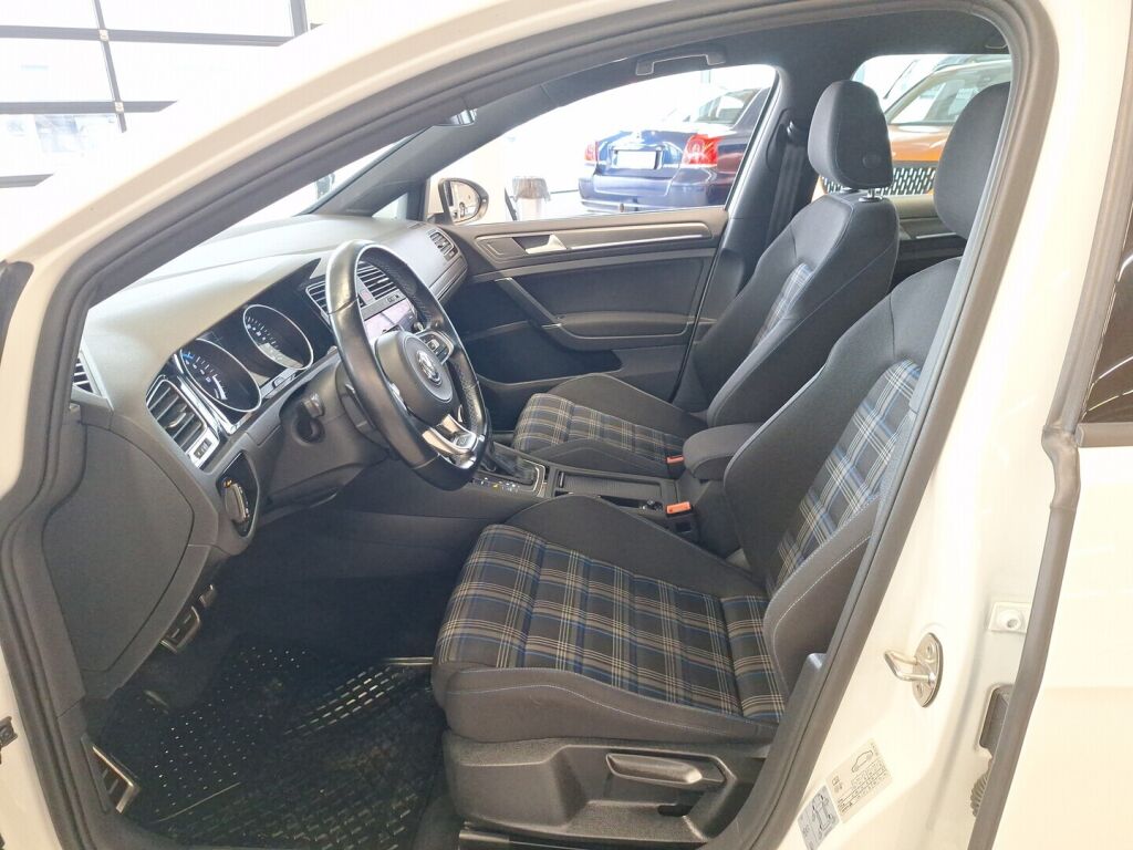 Volkswagen Golf 2020 Valkoinen