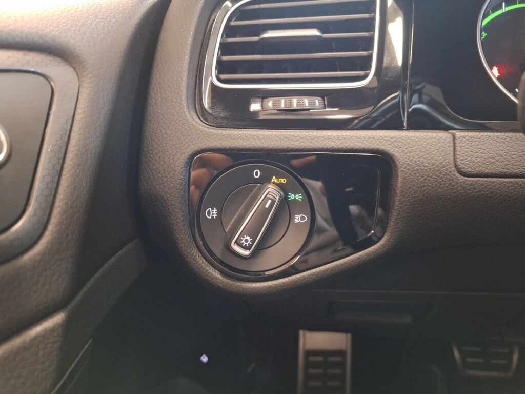 Volkswagen Golf 2020 Valkoinen