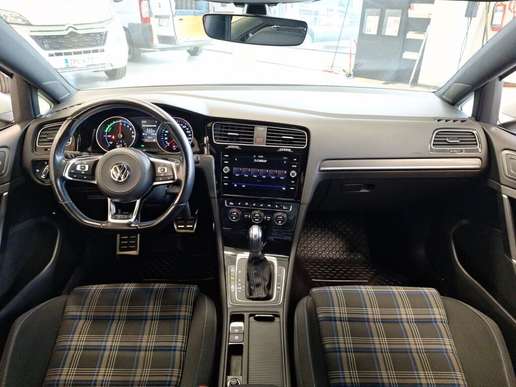 Volkswagen Golf 2020 Valkoinen