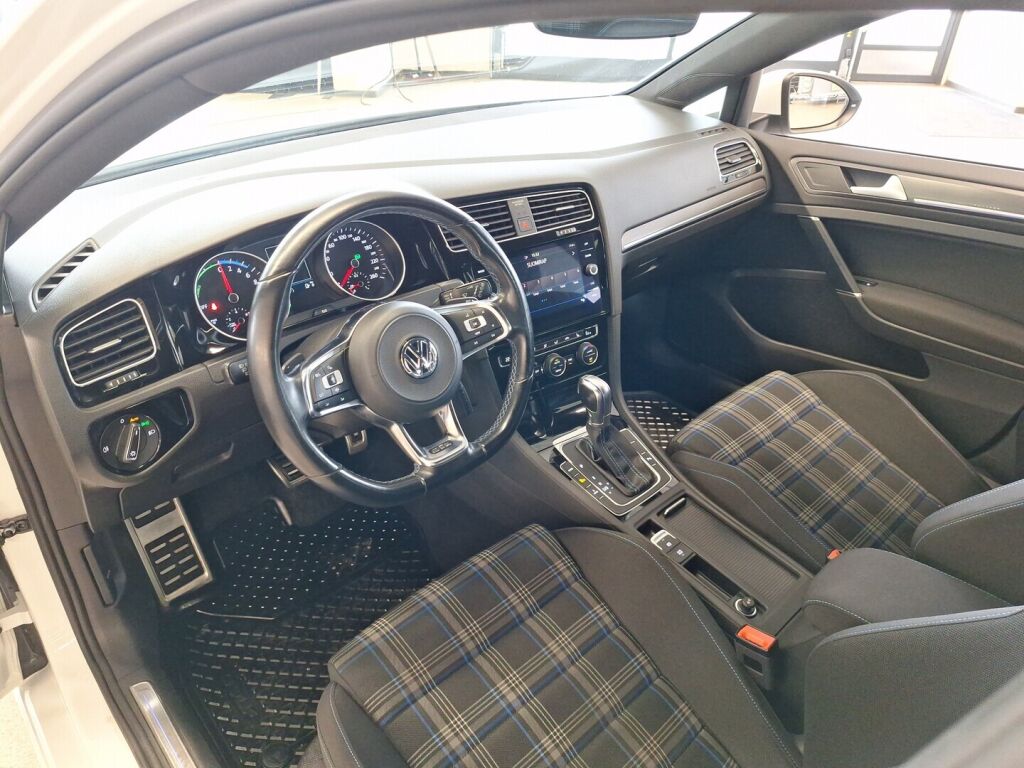 Volkswagen Golf 2020 Valkoinen