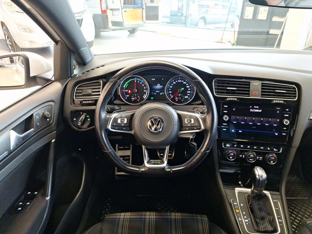 Volkswagen Golf 2020 Valkoinen