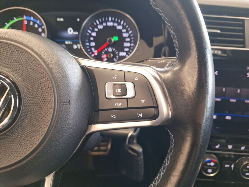 Volkswagen Golf 2020 Valkoinen