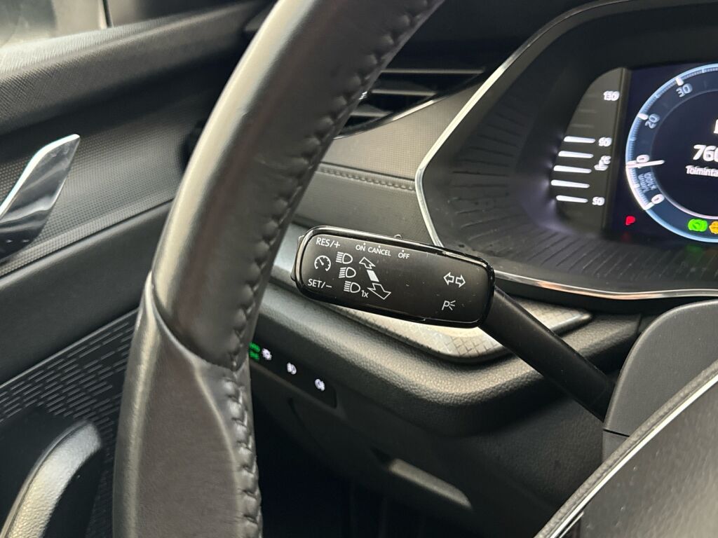 Skoda Octavia 2024 Valkoinen