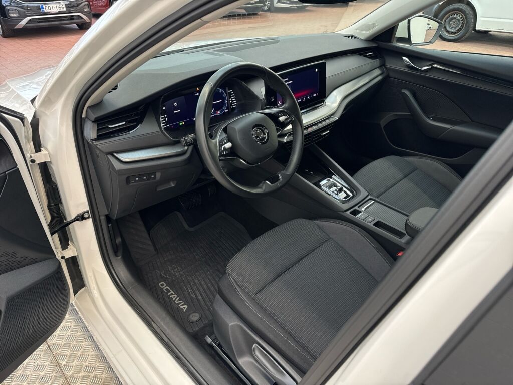Skoda Octavia 2024 Valkoinen