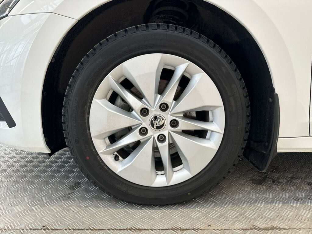 Skoda Octavia 2024 Valkoinen