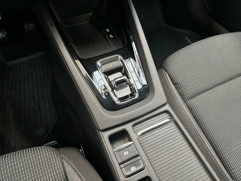 Skoda Octavia 2024 Valkoinen