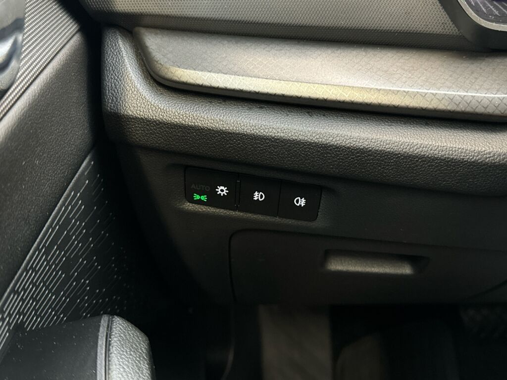 Skoda Octavia 2024 Valkoinen