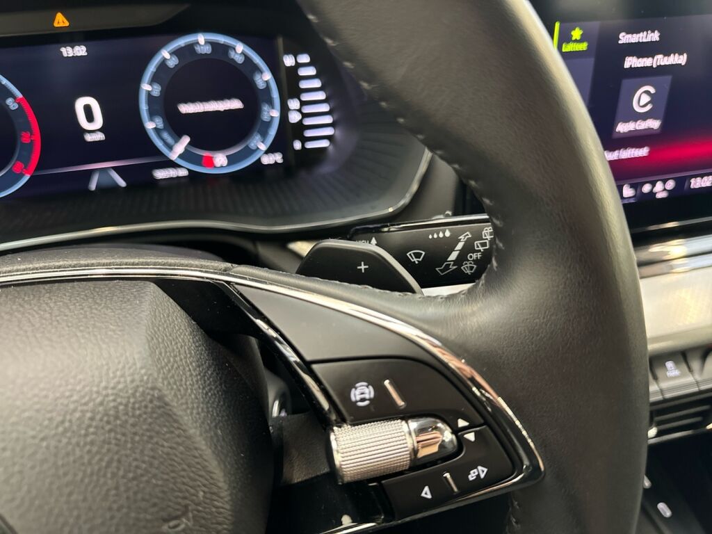 Skoda Octavia 2024 Valkoinen