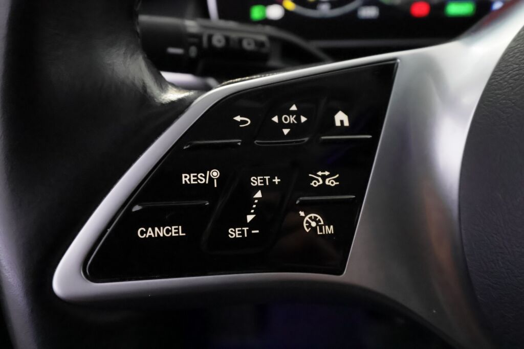 Mercedes-Benz GLC 2024 Musta