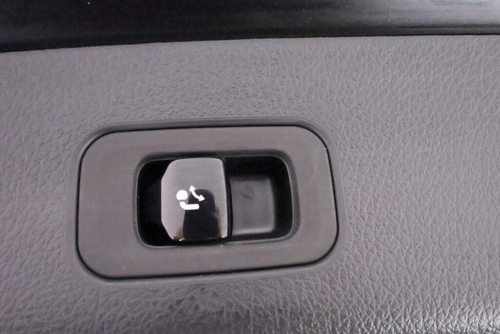 Mercedes-Benz GLC 2024 Musta