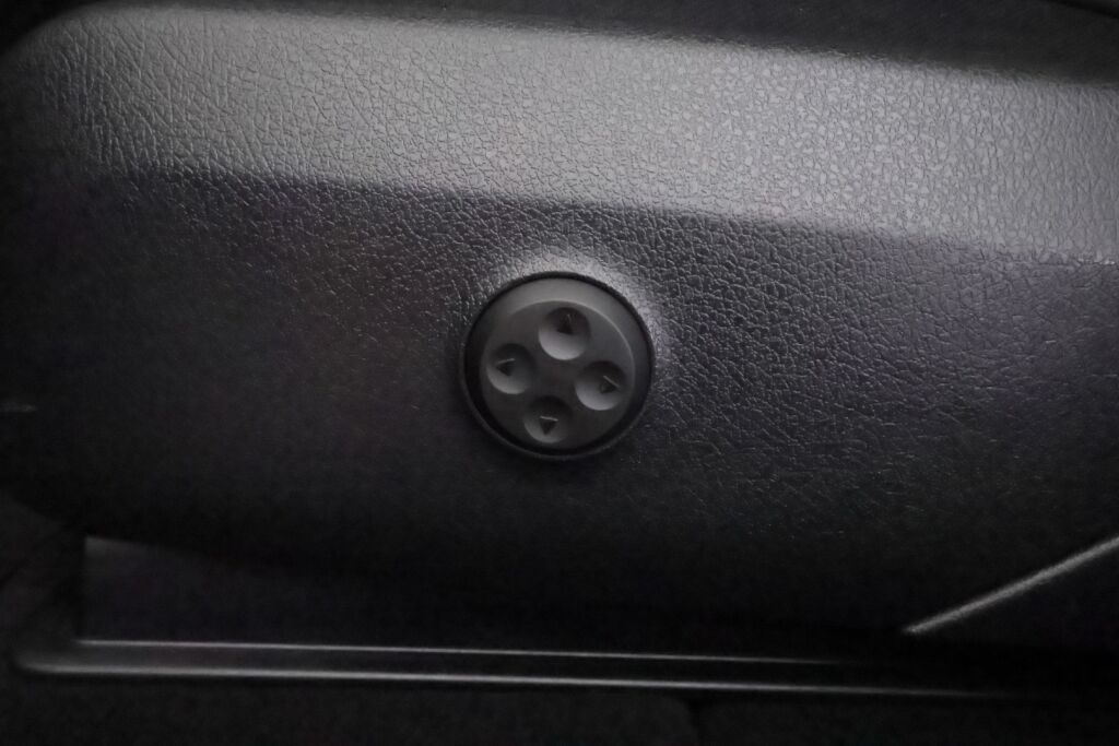 Mercedes-Benz GLC 2024 Musta