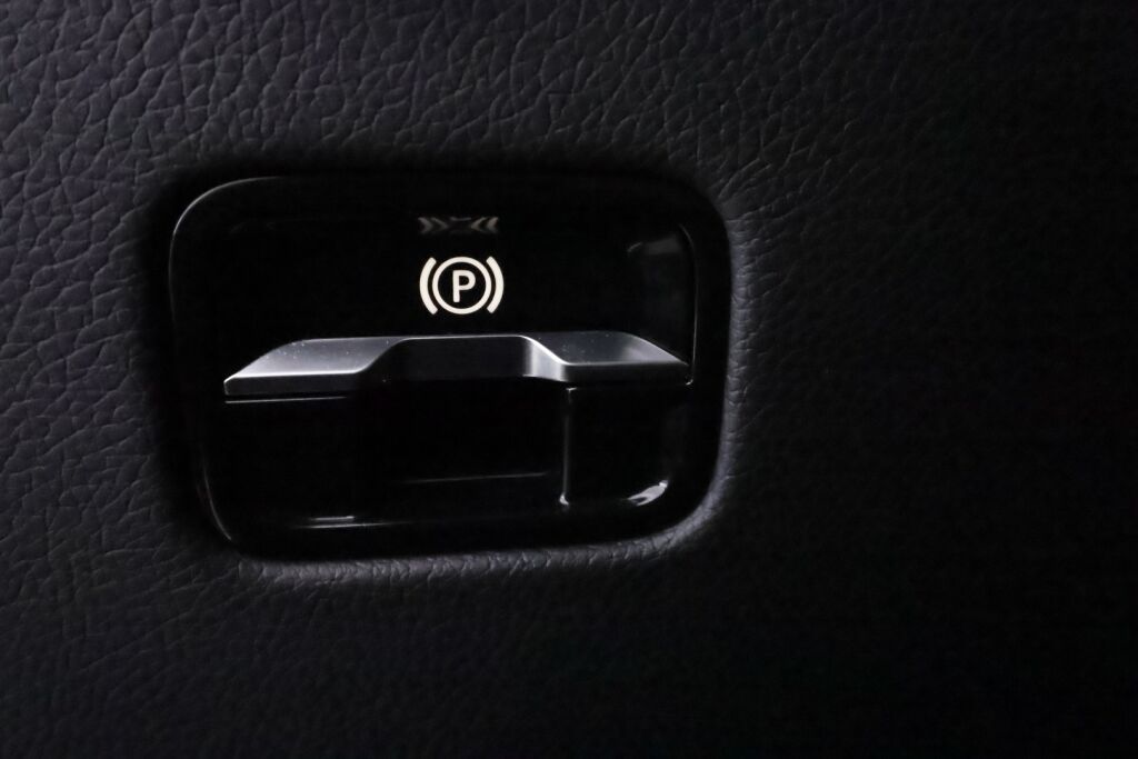 Mercedes-Benz GLC 2024 Musta