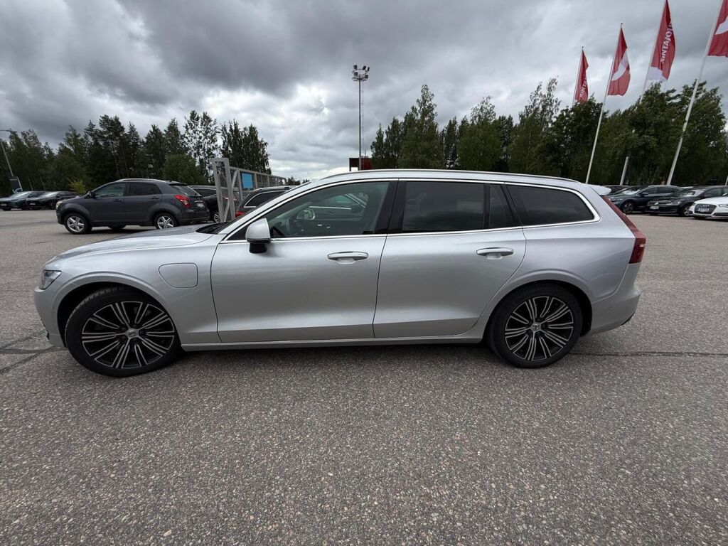Volvo V60 2022 Harmaa