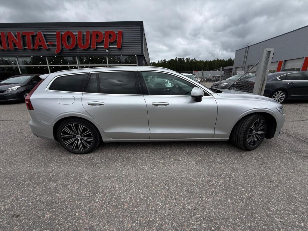 Volvo V60 2022 Harmaa