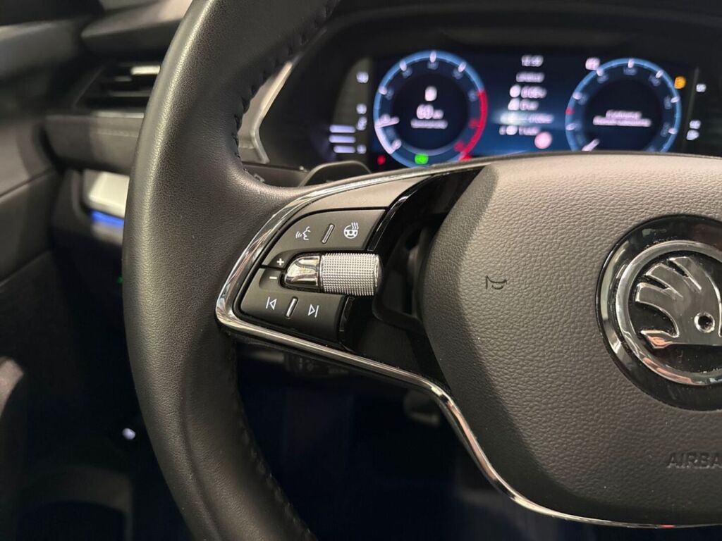 Skoda Octavia 2024 Harmaa