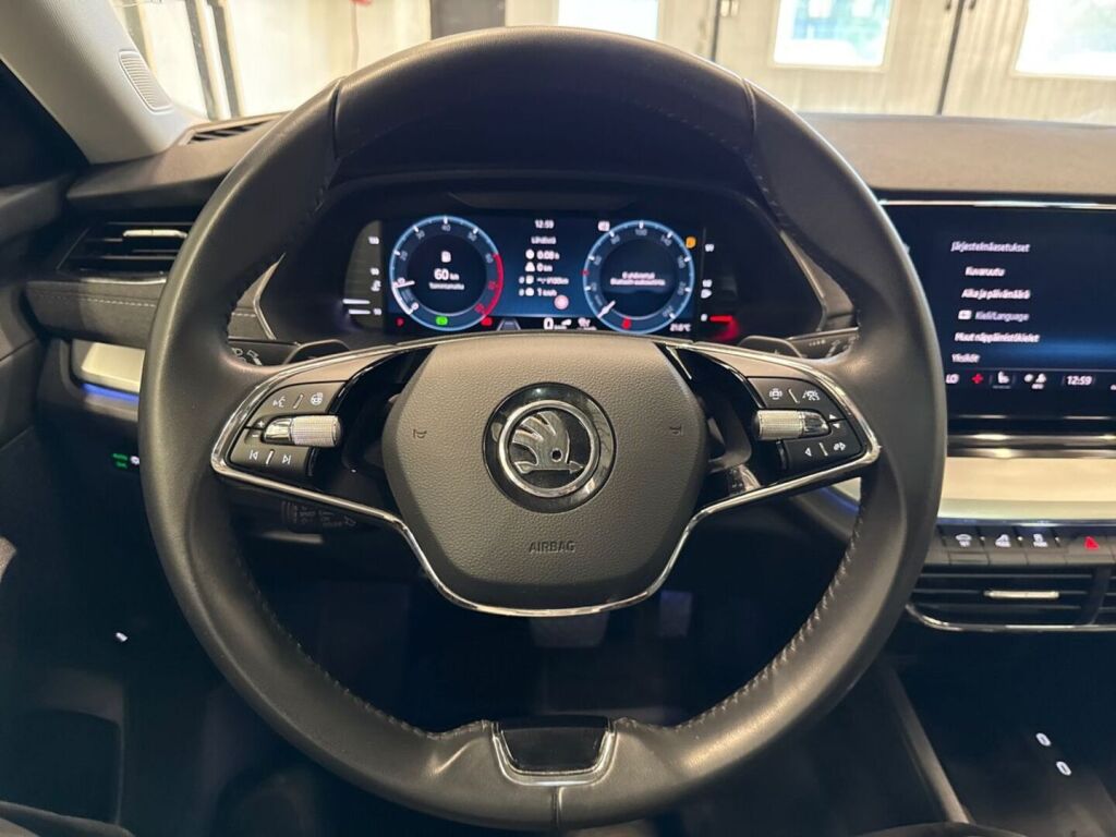 Skoda Octavia 2024 Harmaa