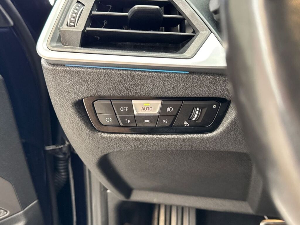 BMW 330 2024 Sininen
