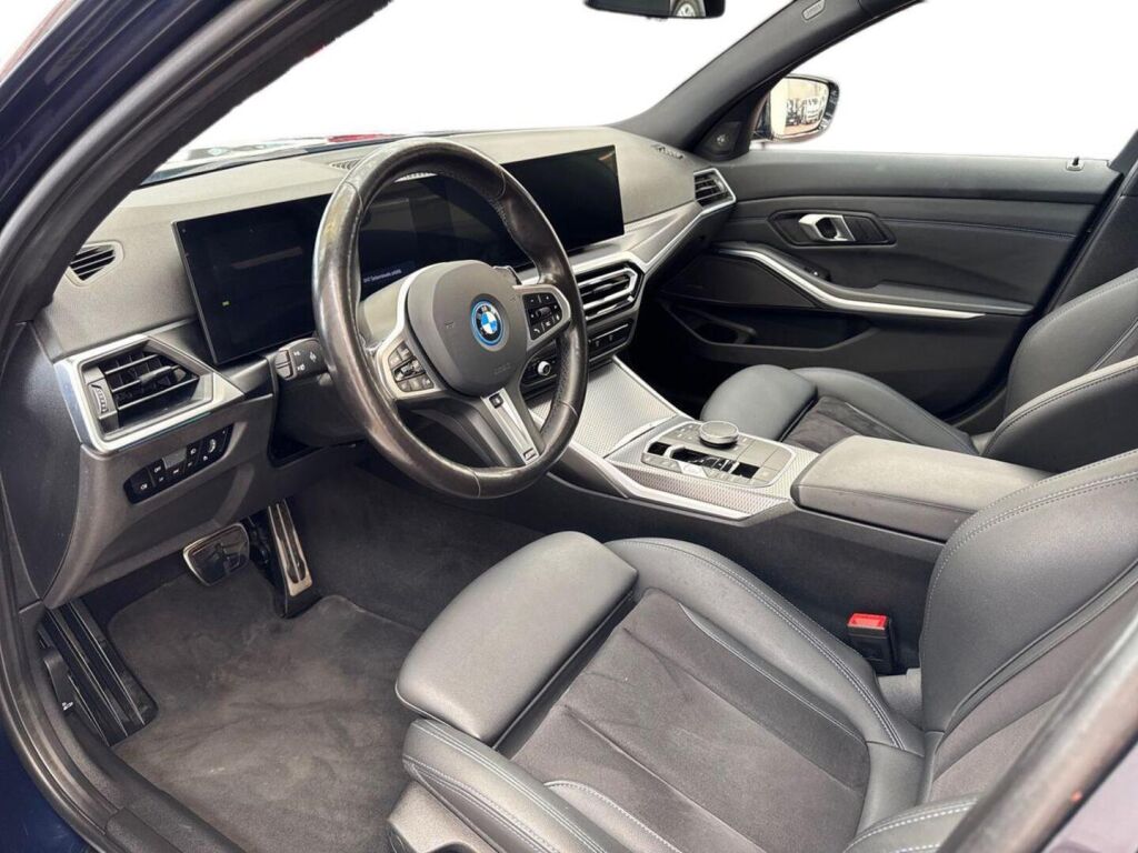 BMW 330 2024 Sininen