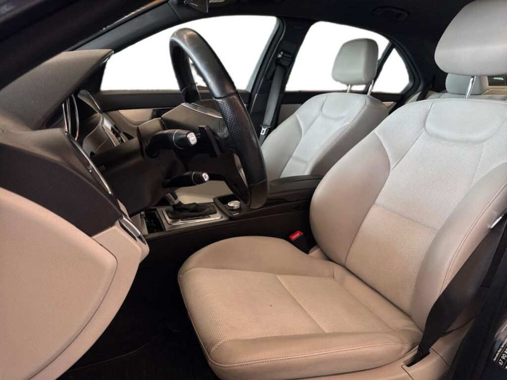 Mercedes-Benz C 2012 Harmaa