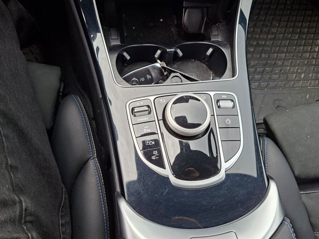 Mercedes-Benz C 2021 Musta