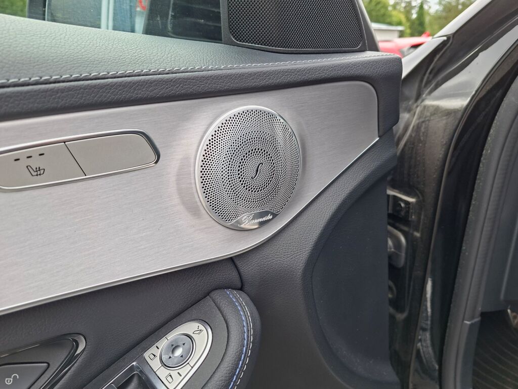 Mercedes-Benz C 2021 Musta