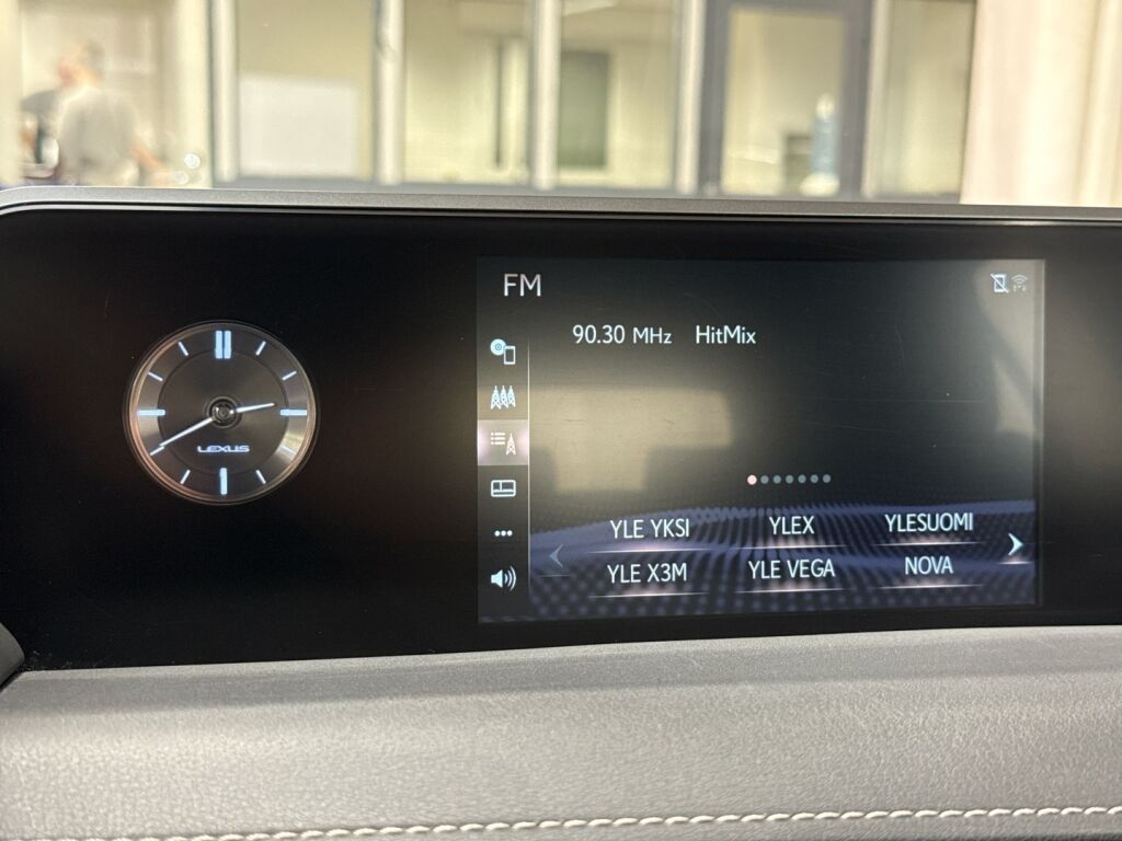 Lexus UX 2020 Punainen